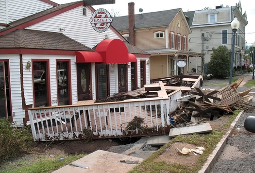 crumpled deck pizza shop