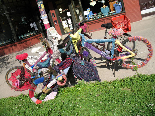 yarn bomb bikes saratoga 1