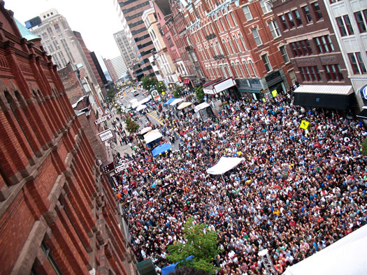 pearl palooza crowd pearl street