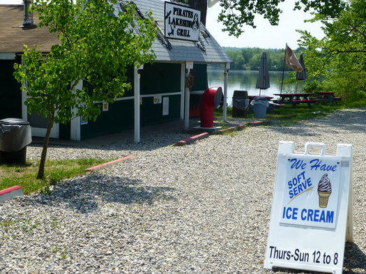 pirates lakeside grill exterior