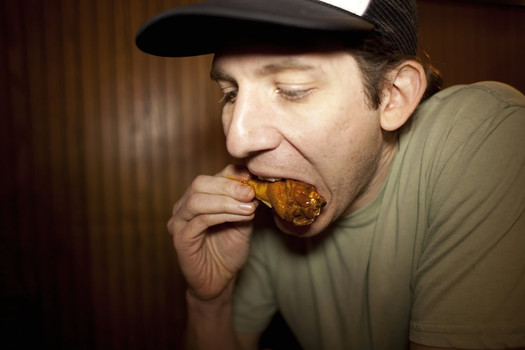 great chicken wing hunt director Matt Reynolds eating a wing