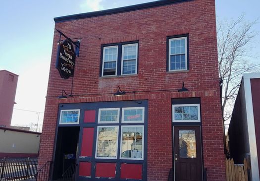 20 North Broadway Tavern exterior 2016-April