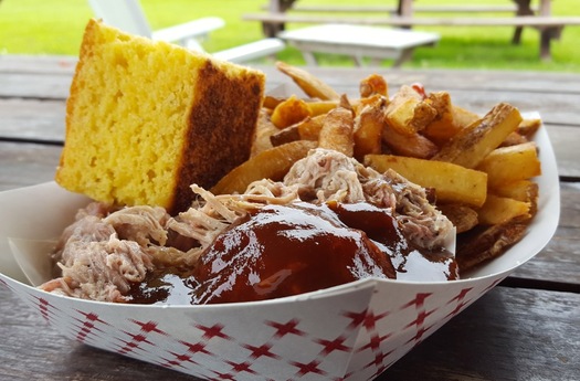 Middleburgers pulled pork plate low angle