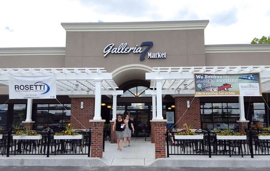 Galleria 7 food court exterior 2016-July