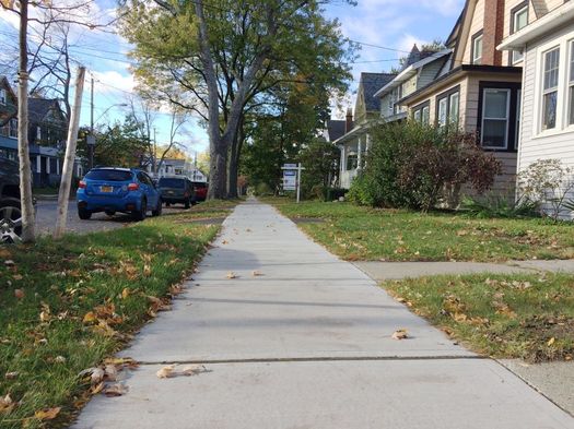 Woodlawn Ave sidewalk perspective