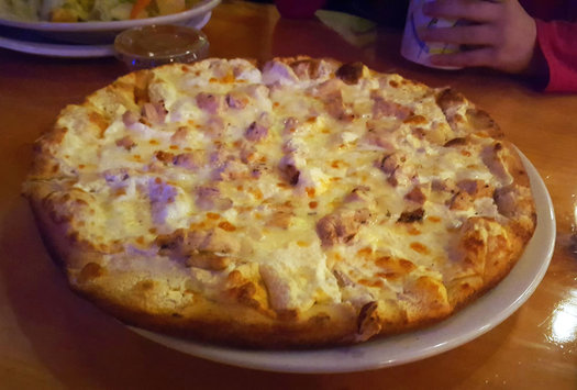 Mia Lucci's pizza