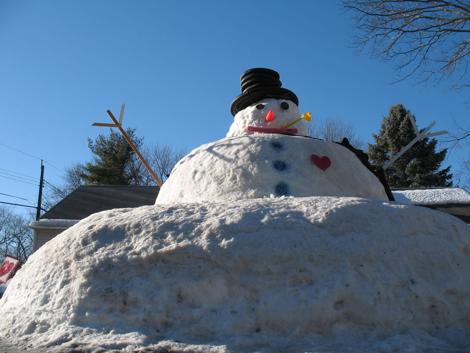 2011photos_giant_guilderland_snowman_big.jpg