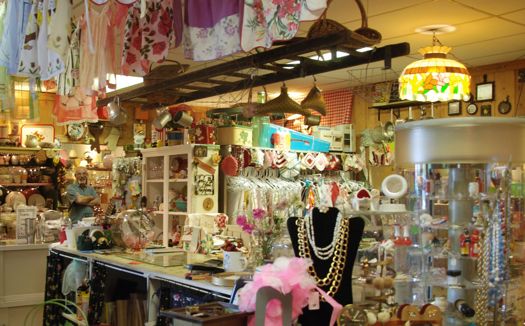 Aunt Katies Attic front desk