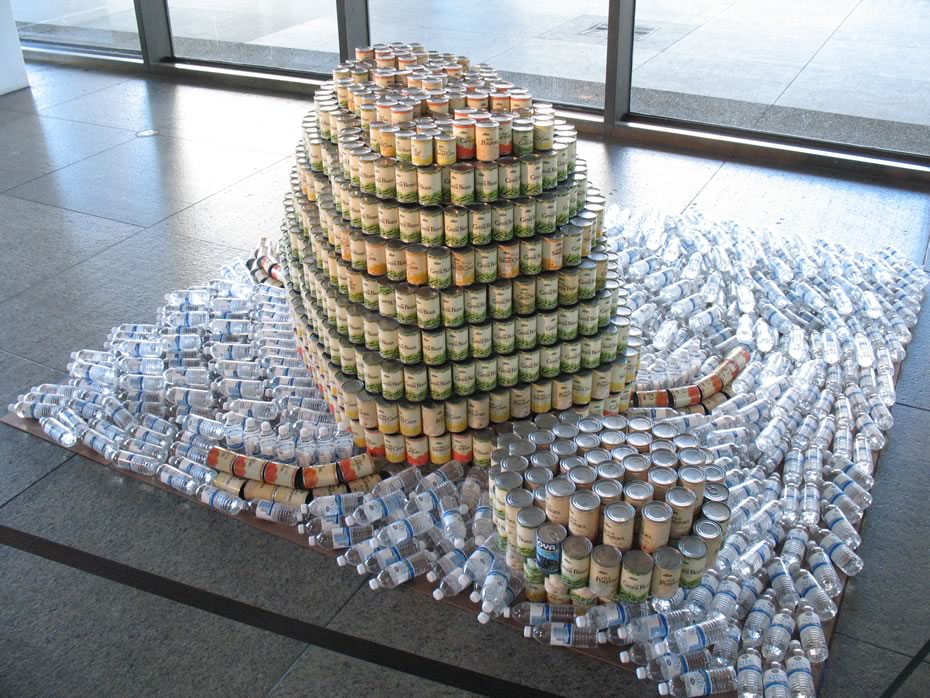 Canstruction2012_turtle.jpg