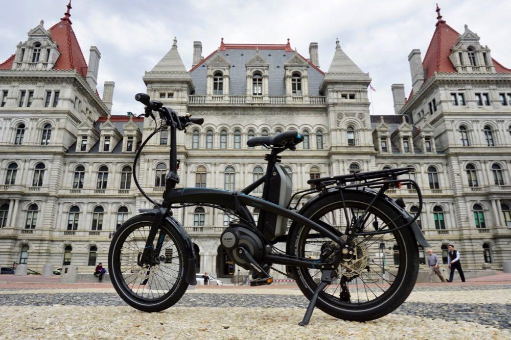 E-bikes_bike_with_Capitol_background