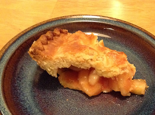 Green_Acres_farm_bakery_apple_pie_slice.jpg