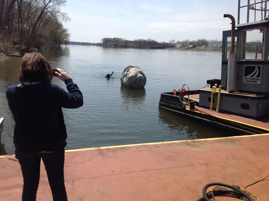 H_film_giant_head_Hudson_tugboat.jpg