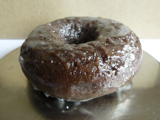 Hannaford_best_dozen_chocolated_glazed_donut.jpg