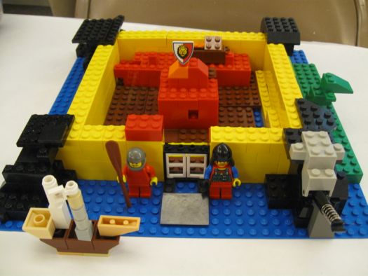 Lego Ft. Orange w:halfmoon.jpg