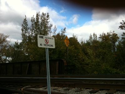 Livingston Ave Bridge -- no trespassing.jpg