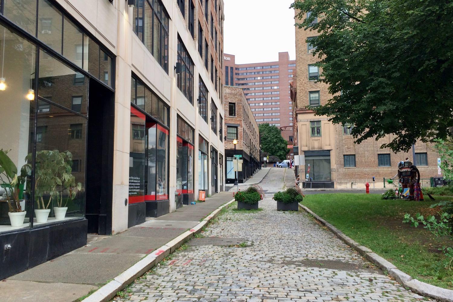 Maiden Lane looking up the hill 2018-09-07