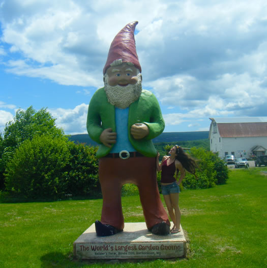 Odd_museums_attractions_giant_gnome.jpg
