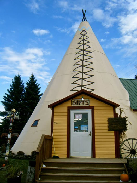 Odd_museums_attractions_tepee.jpg