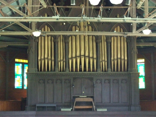 Round_Lake_Pipe_Organ.jpg