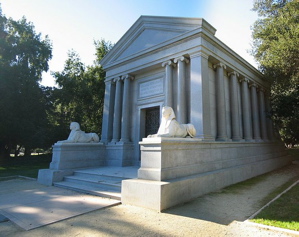 Stanford_Mausoleum.jpg