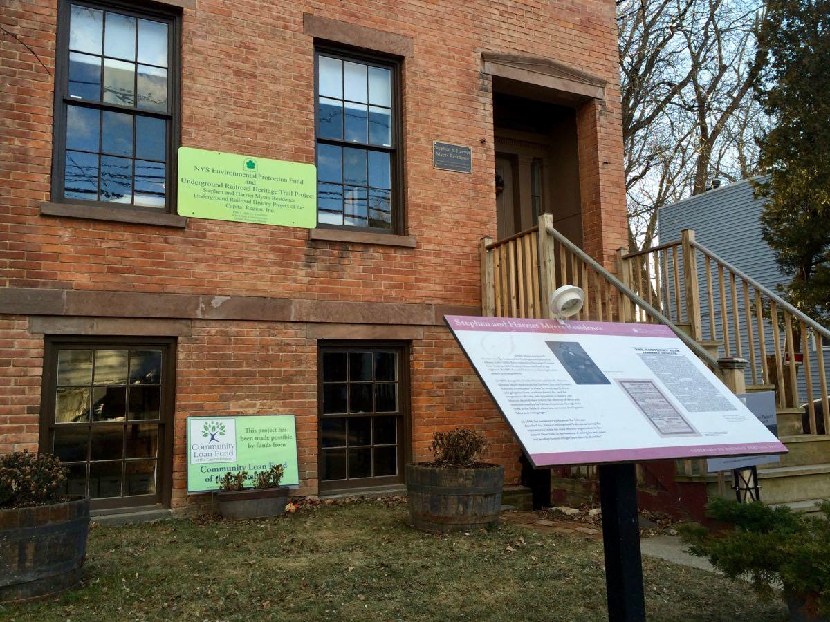 Stephen and Harriet Myers Residence exterior closeup