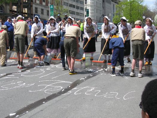 Tulp Festival 2011 street sweeping 2.jpg