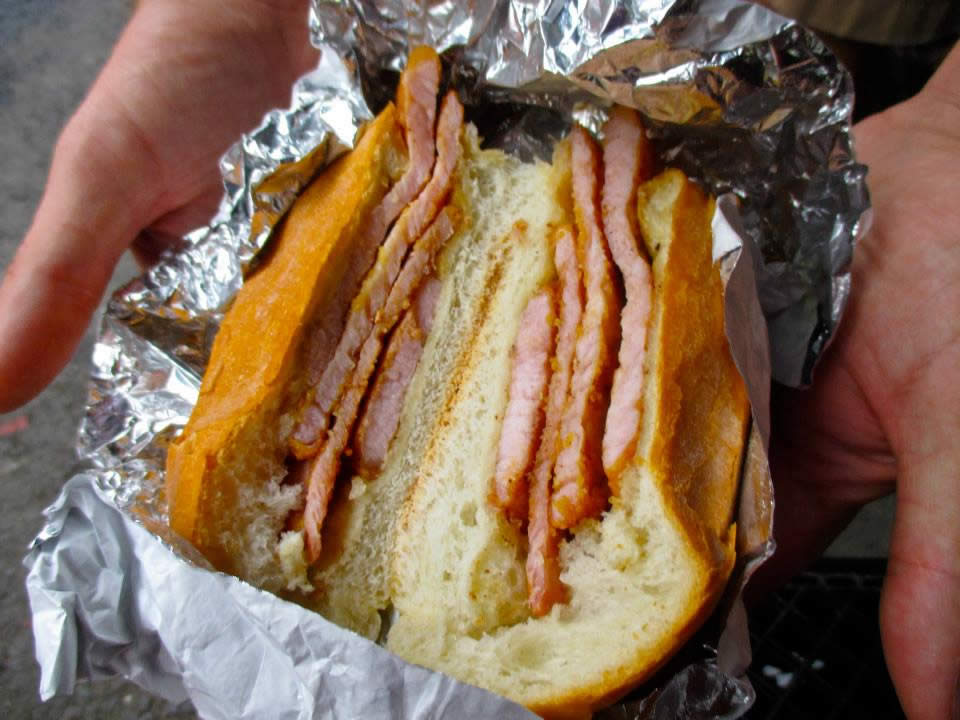 Weekend_Destination_Toronto_Peameal_sandwich_at_St_Lawrence_Market.jpg