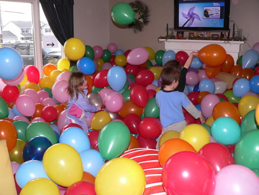 Balloons in a deals room