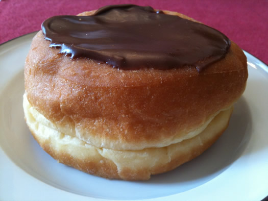 bella_napoli_boston_cream_donut_closeup.jpg