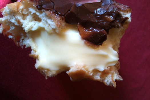 bella_napoli_boston_cream_donut_interior_closeup.jpg