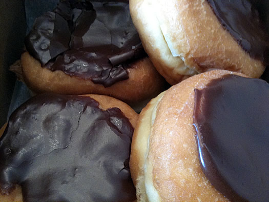 bella_napoli_boston_cream_donuts_in_box_closeup.jpg