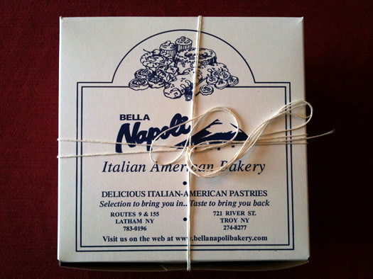 bella_napoli_pastry_box.jpg