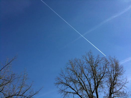 blue sky contrail 2014-03-11