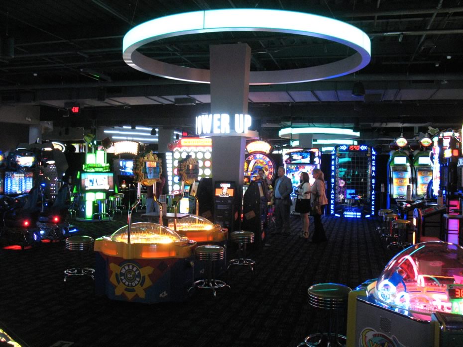 dave_and_busters_crossgates_arcade_wide.jpg