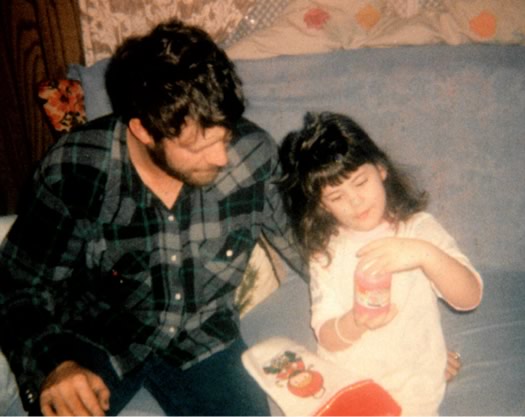 deanna fox and her dad at Christmas when she was a kid