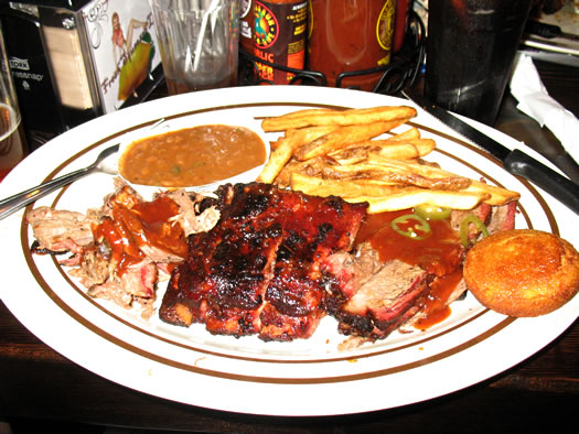 dinosaur tres hombres platter