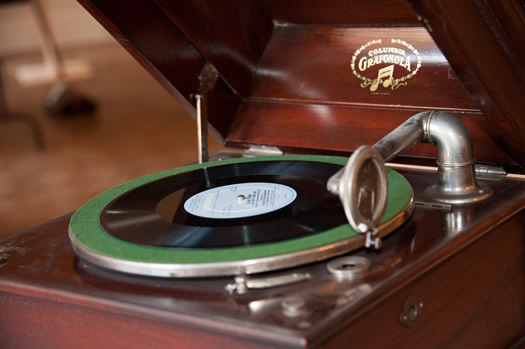 expo1920s_record_player.jpg