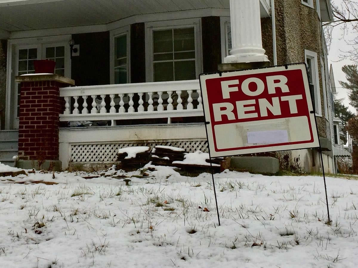 for rent sign in front of apartment