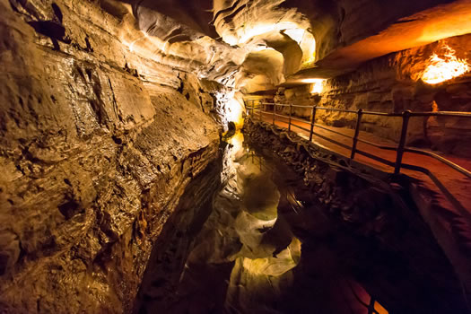 howe caverns lantern tour sebastien