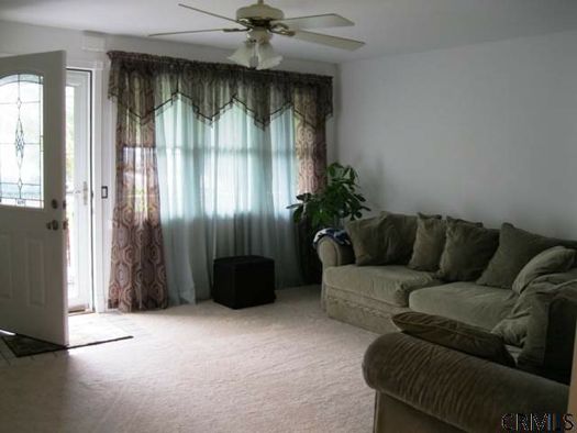 19 Wisconson Ave living room credit CRMLS.jpg