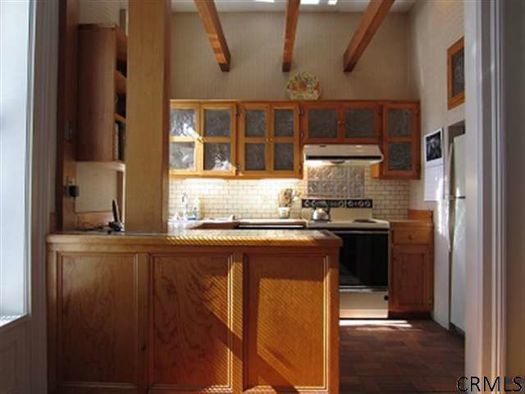 Madison Rowhouse kitchen credit crmls.jpg