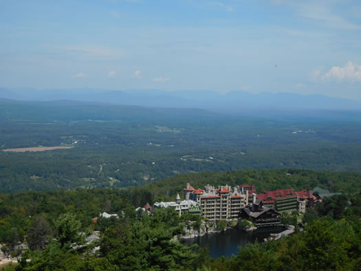 new_paltz_mohonk_labyrinth_lemon_squeeze.jpg