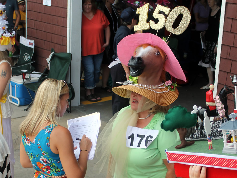 saratoga_race_course_hat_day_horse_head_hat.jpg