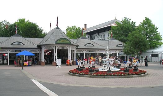 saratoga racecourse entrance