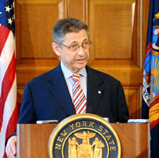 sheldon silver at podium