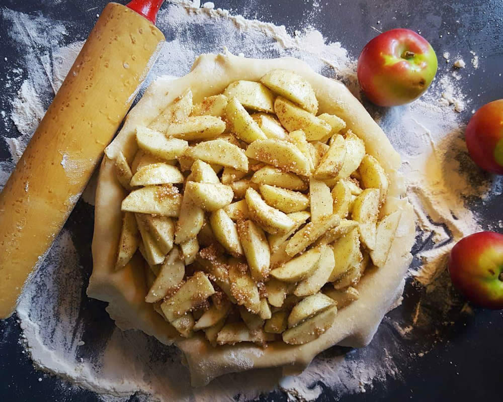 unbaked apple pie